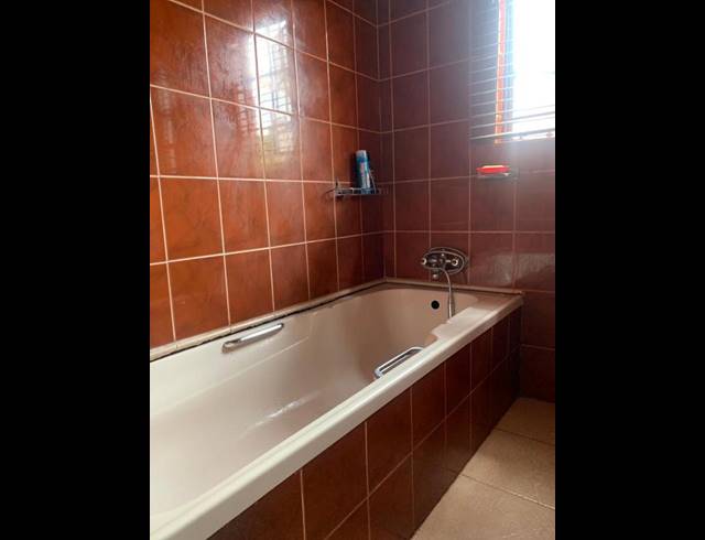 2 BEDROOM HOUSE FOR SALE IN LENASIA SOUTH EXT 1